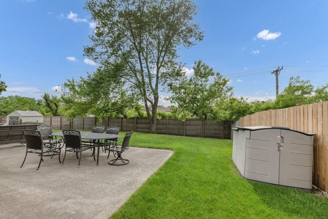 323 Farmhill Circle, Wauconda, IL 60084