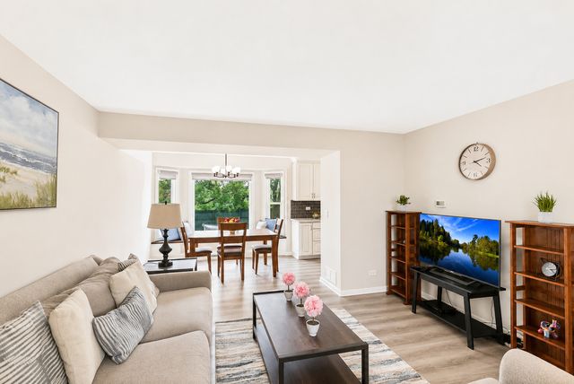 323 Farmhill Circle, Wauconda, IL 60084