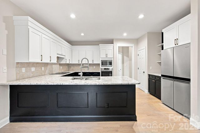 5111 Downing Creek Drive, Charlotte, NC 28269