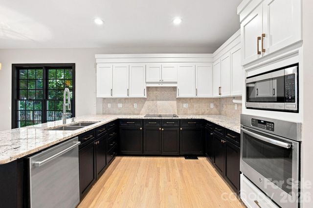 5111 Downing Creek Drive, Charlotte, NC 28269