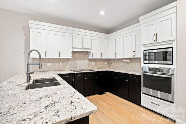 5111 Downing Creek Drive, Charlotte, NC 28269