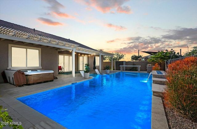 18562 W Thistle Landing Drive, Goodyear, AZ 85338