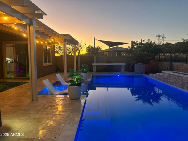 18562 W Thistle Landing Drive, Goodyear, AZ 85338