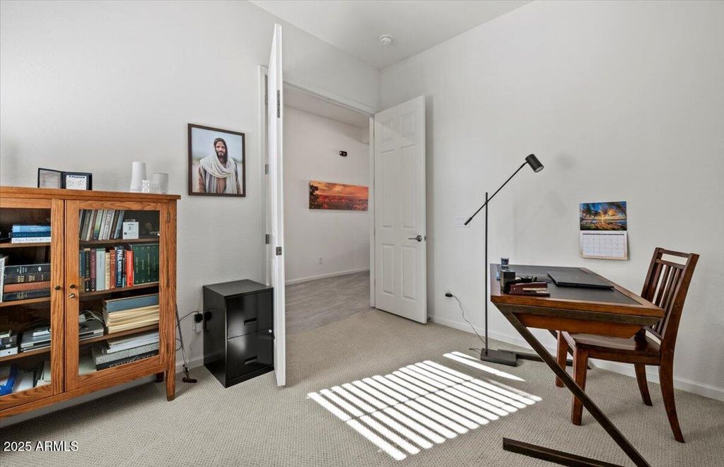 Image 18 of property listing at 18562 W Thistle Landing Drive, Goodyear, AZ 85338