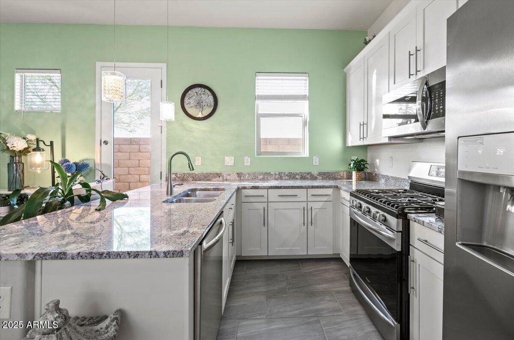 Image 21 of property listing at 18562 W Thistle Landing Drive, Goodyear, AZ 85338