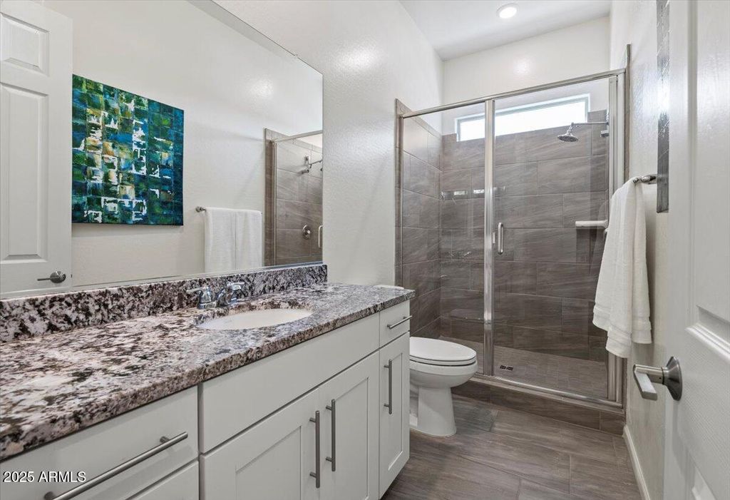 Image 25 of property listing at 18562 W Thistle Landing Drive, Goodyear, AZ 85338