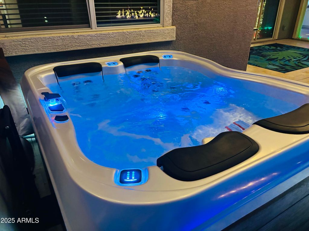 Image 34 of property listing at 18562 W Thistle Landing Drive, Goodyear, AZ 85338