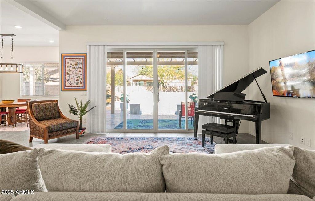 Image 6 of property listing at 18562 W Thistle Landing Drive, Goodyear, AZ 85338