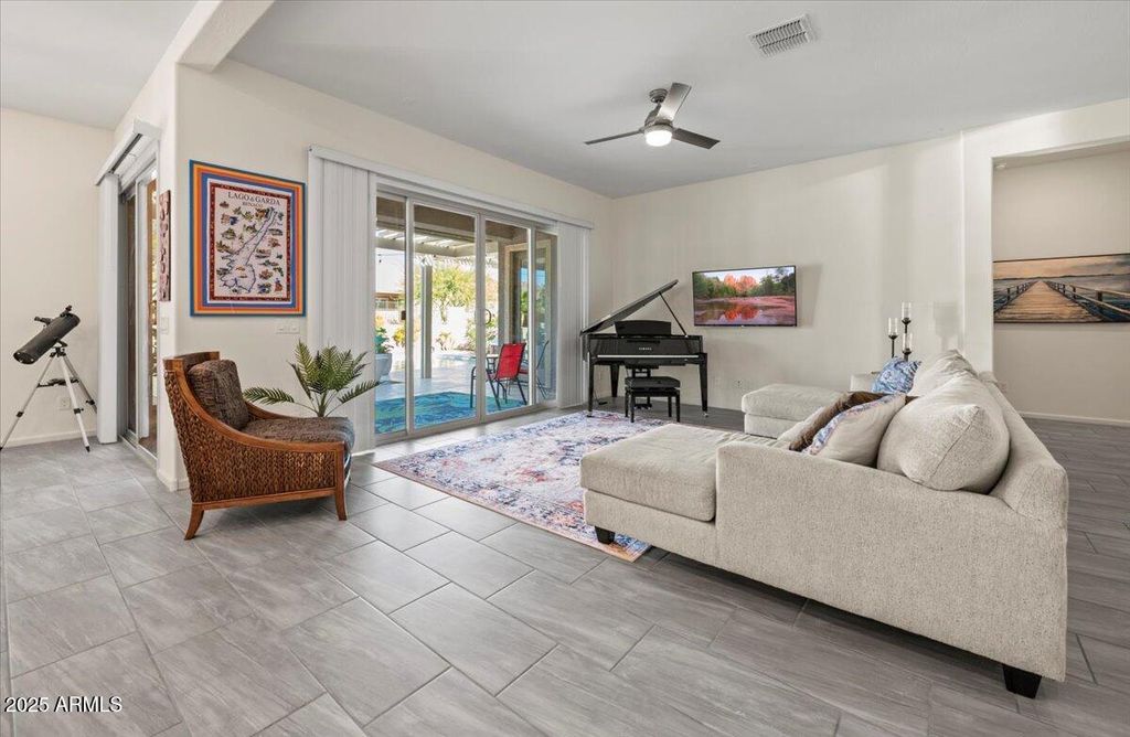 Image 7 of property listing at 18562 W Thistle Landing Drive, Goodyear, AZ 85338