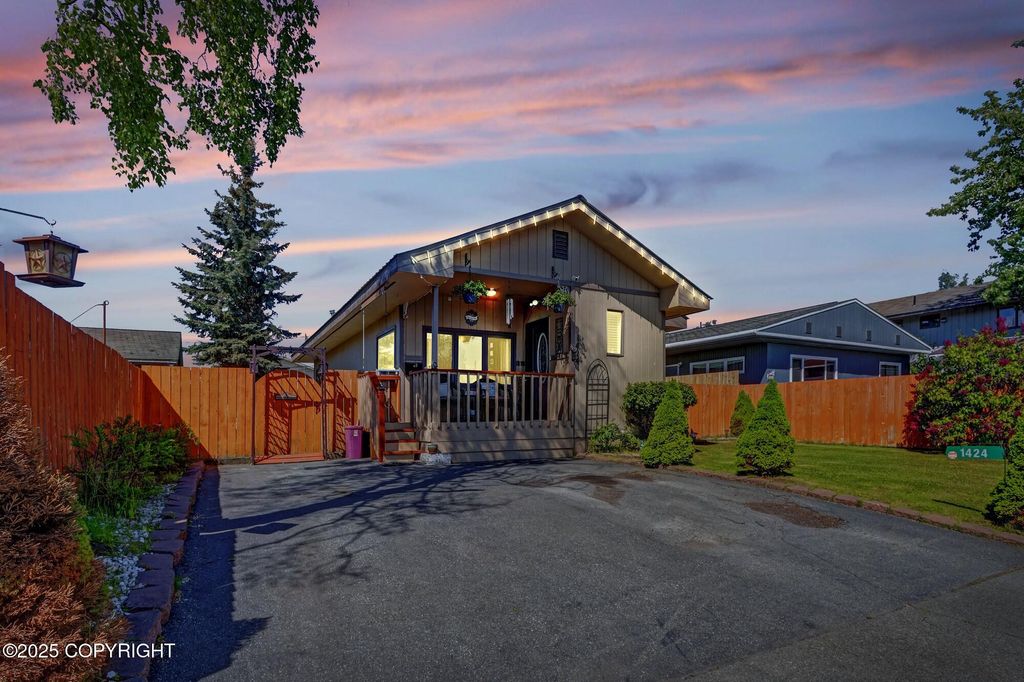 1424 Juneau Street, Anchorage, AK 99501