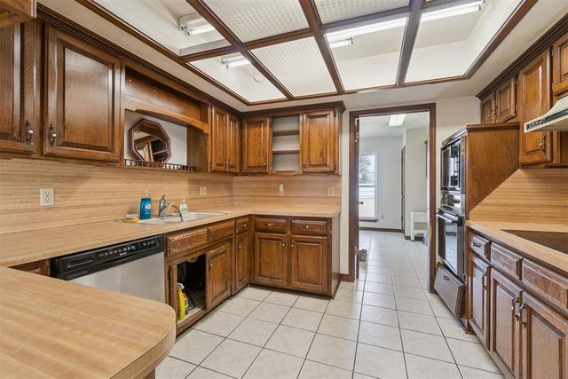 3600 Country Club, Moore, OK 73160