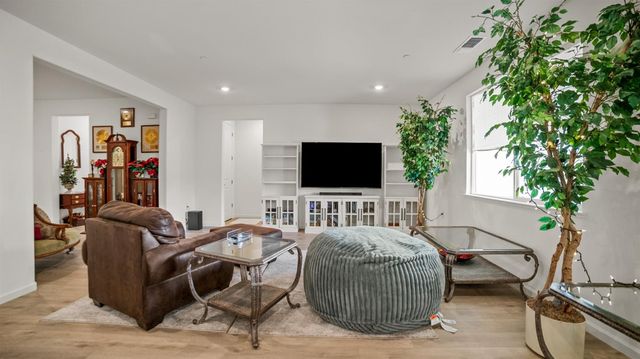 2524 Grove St, Lodi, CA 95242