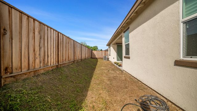 2524 Grove St, Lodi, CA 95242