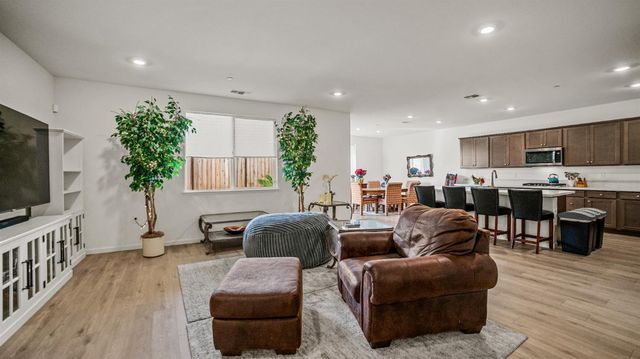 2524 Grove St, Lodi, CA 95242