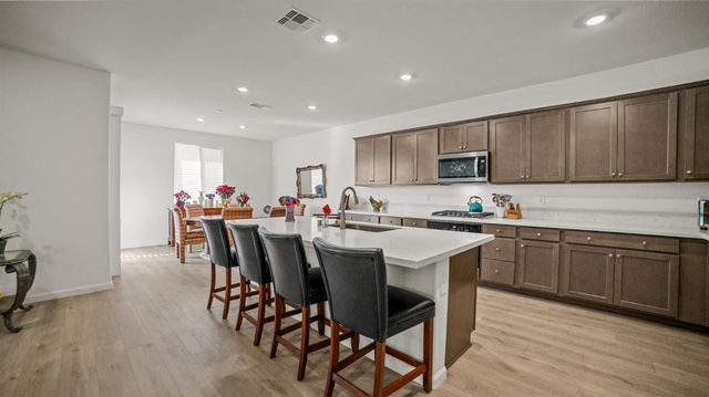 2524 Grove St, Lodi, CA 95242