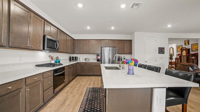 2524 Grove St, Lodi, CA 95242