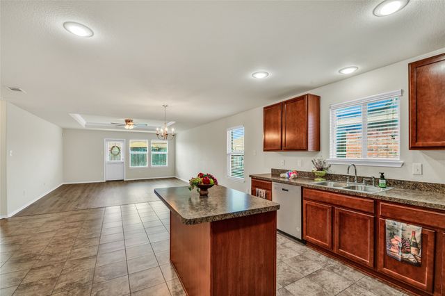 803 Underhill Drive, Arlington, TX 76002
