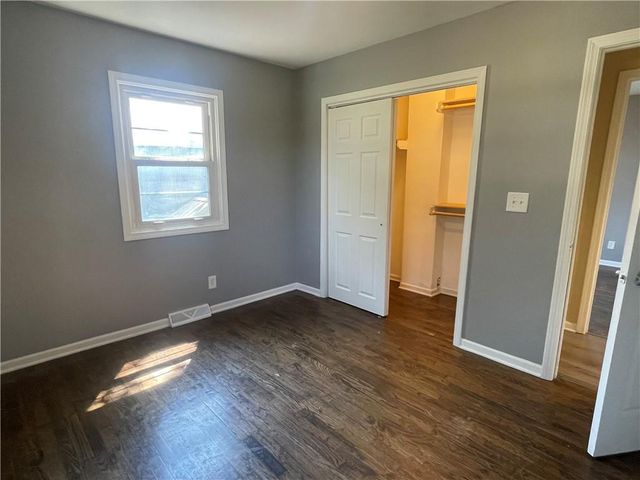 860 E Front Street, Kidder, MO 64649