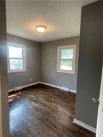 860 E Front Street, Kidder, MO 64649