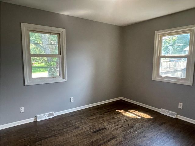 860 E Front Street, Kidder, MO 64649