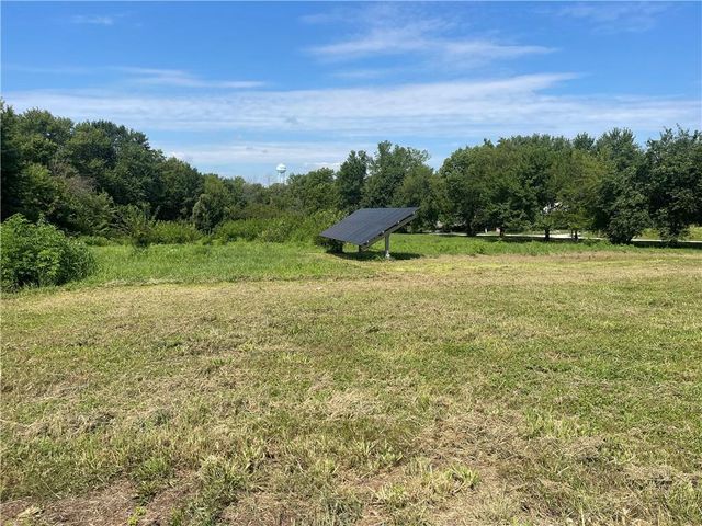 860 E Front Street, Kidder, MO 64649