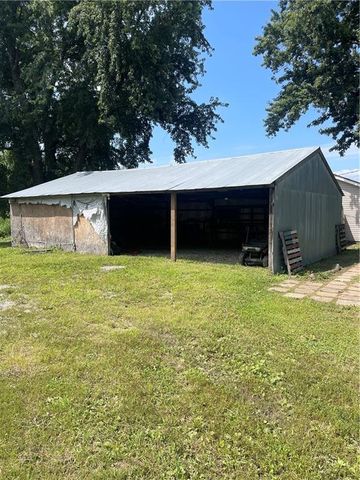 860 E Front Street, Kidder, MO 64649