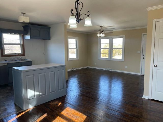 860 E Front Street, Kidder, MO 64649