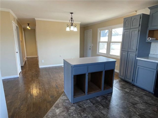 860 E Front Street, Kidder, MO 64649