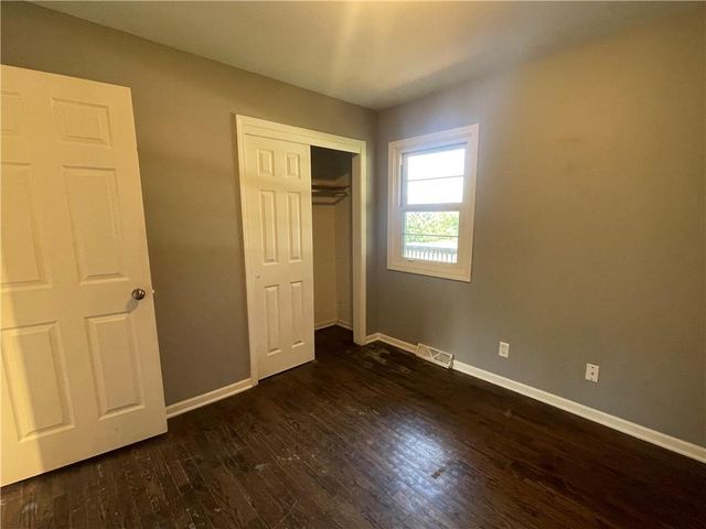 860 E Front Street, Kidder, MO 64649