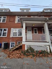 207 SPRUCE ST, West Reading, PA 19611