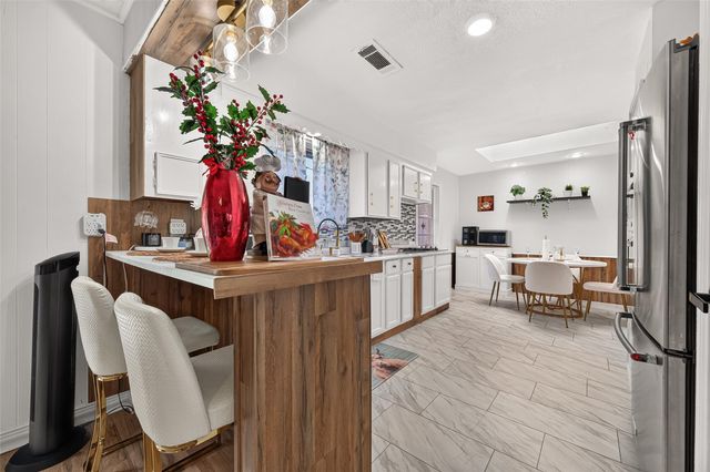 6011 Knotty Wood Drive, Houston, TX 77092