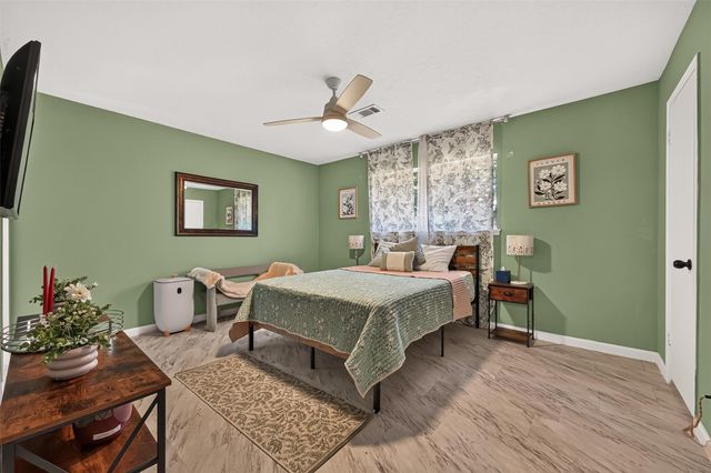 6011 Knotty Wood Drive, Houston, TX 77092