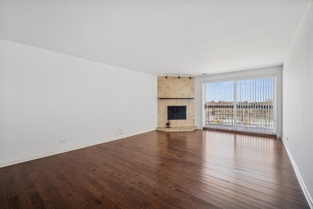 1695 2nd Street 402, Highland Park, IL 60035