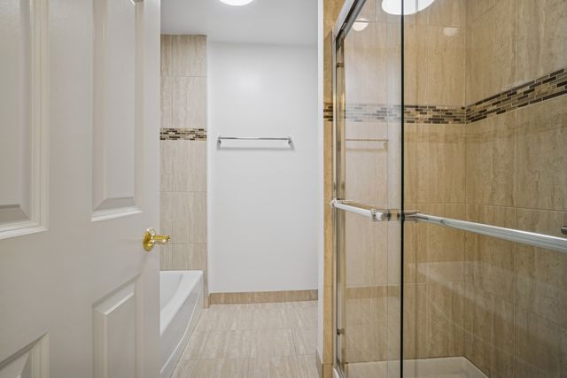 1695 2nd Street 402, Highland Park, IL 60035