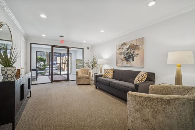 1695 2nd Street 402, Highland Park, IL 60035