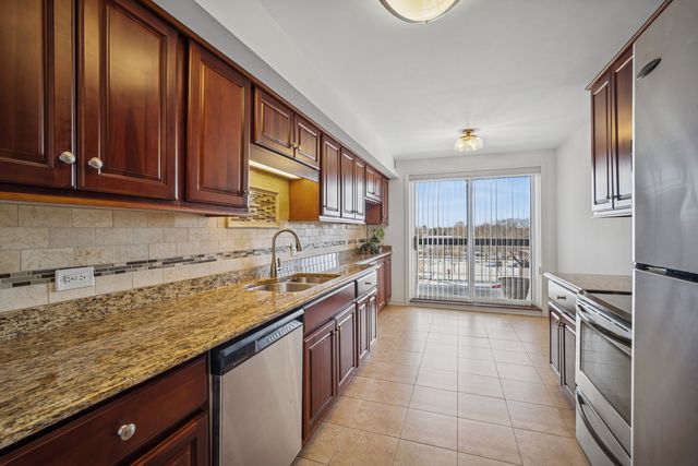 1695 2nd Street 402, Highland Park, IL 60035