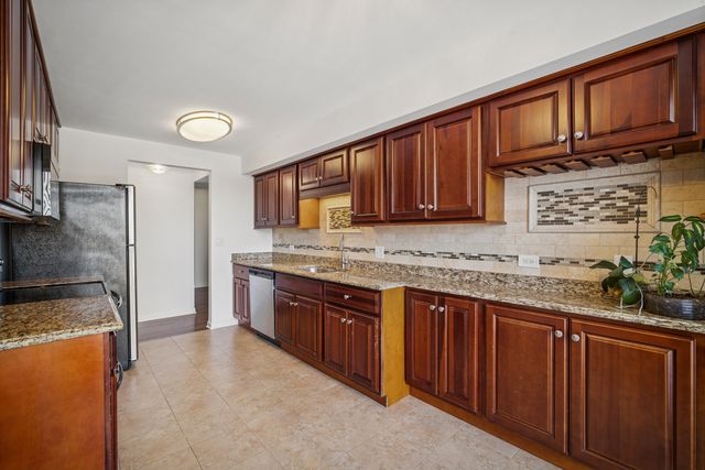 1695 2nd Street 402, Highland Park, IL 60035