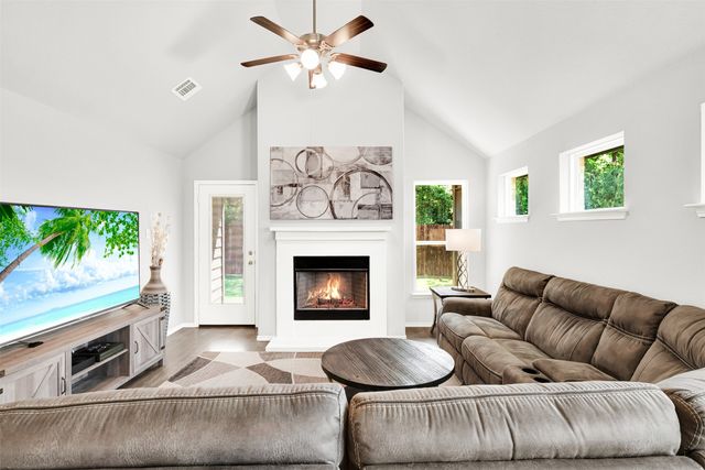 208 Rosemary Drive, Azle, TX 76020