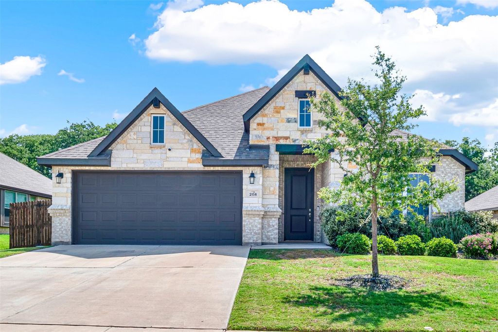 208 Rosemary Drive, Azle, TX 76020