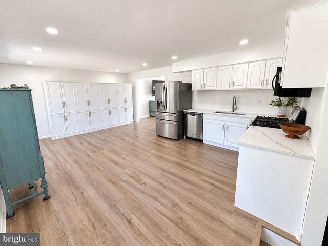 5913 HUDSON RD, Bensalem, PA 19020