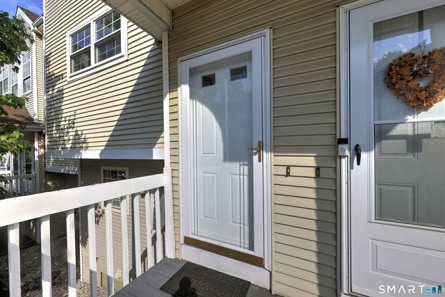 2390 State Street 7I, Hamden, CT 06517