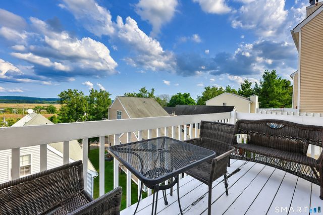 2390 State Street 7I, Hamden, CT 06517