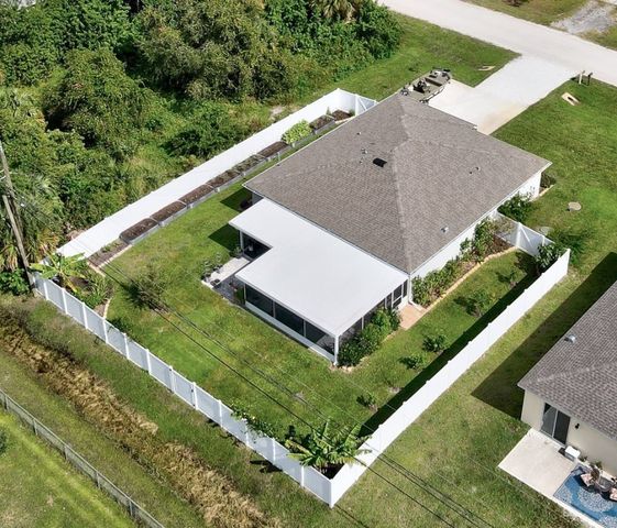 8745 100th Court, Vero Beach, FL 32967