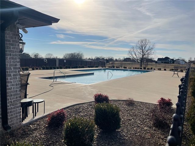 1133 Ruscello Avenue, Tontitown, AR 72762