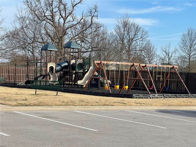 1133 Ruscello Avenue, Tontitown, AR 72762