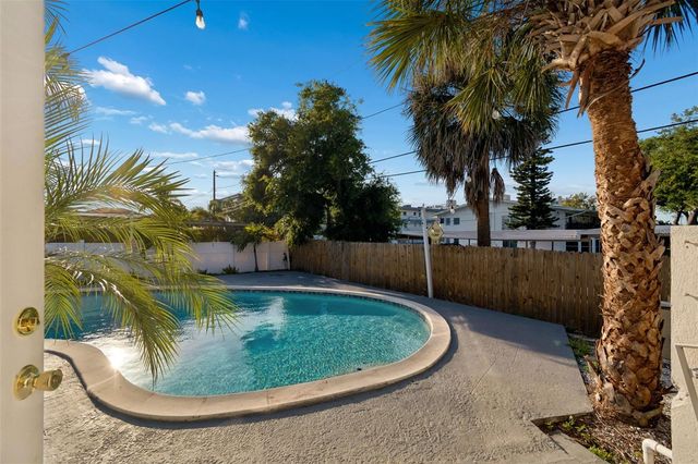 125 HARBOR BLUFF DRIVE, Largo, FL 33770