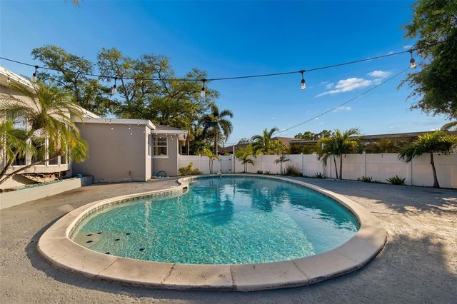 125 HARBOR BLUFF DRIVE, Largo, FL 33770