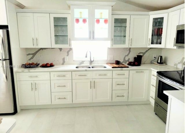 2041 NE 182nd St, North Miami Beach, FL 33162
