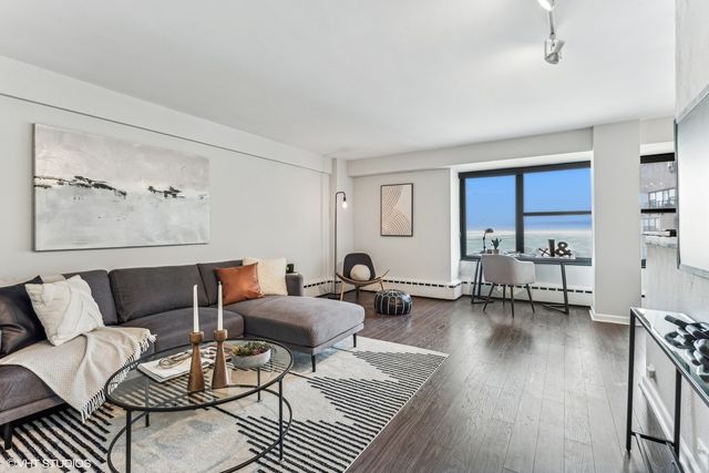 3420 N Lake Shore Drive 16N, Chicago, IL 60657