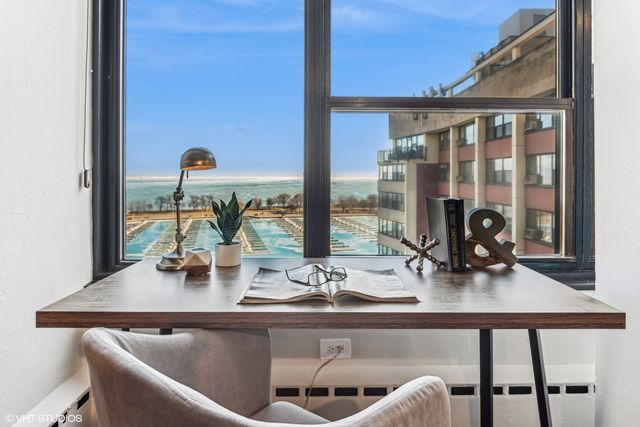 3420 N Lake Shore Drive 16N, Chicago, IL 60657